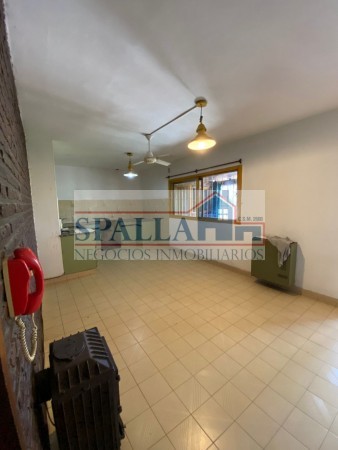 HERMOSA CASA EN VENTA 5 AMBIENTES CON LOCAL - Jose C. Paz