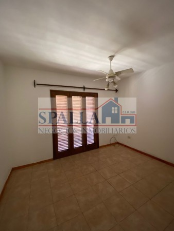 HERMOSA CASA EN VENTA 5 AMBIENTES CON LOCAL - Jose C. Paz