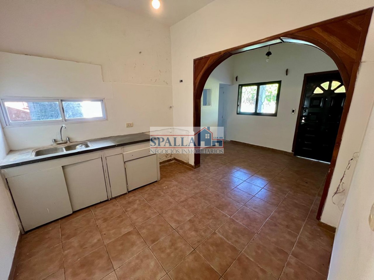 CASA EN VENTA - 4 AMBIENTES CON GALERIA - JOSE C. PAZ 