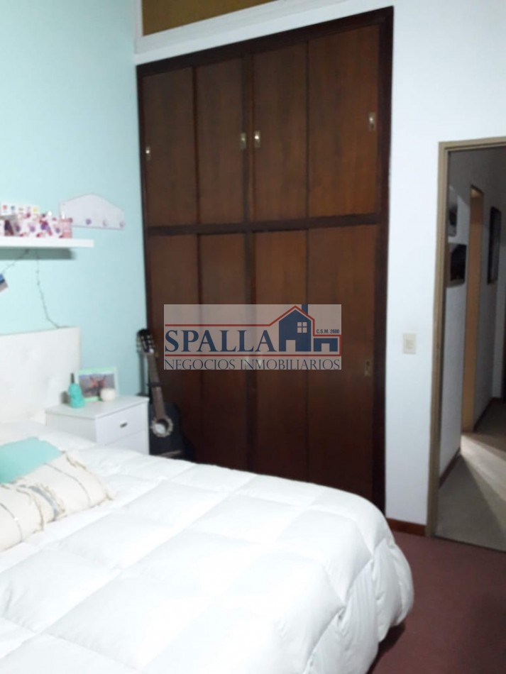 VENTA CASA 4 AMBIENTES - CENTRO DE DERQUI, PILAR - APTO CREDITO