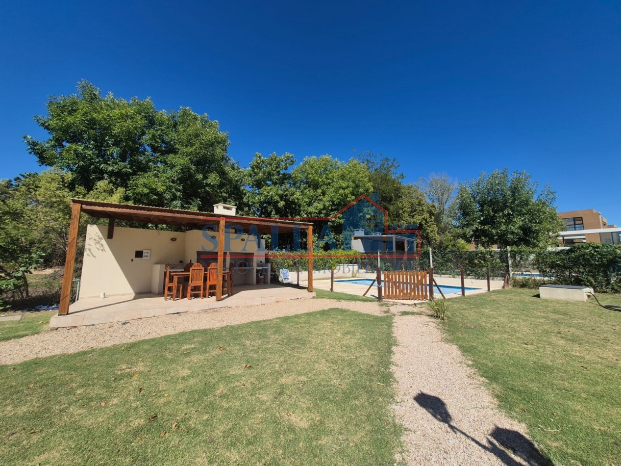 VENTA DUPLEX TRES AMBIENTES SEMI AMOBLADO EN COMPLEJO METZ VILLAGE PILAR