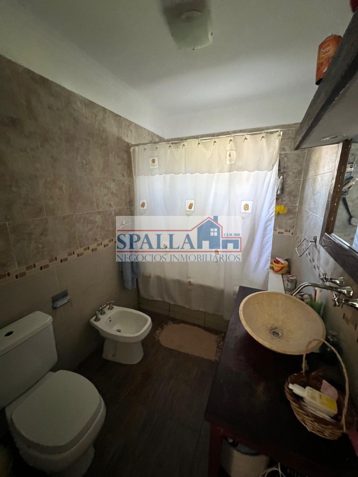 CASA EN VENTA EN JOSE C PAZ, 4 AMBIENTES CON PILETA