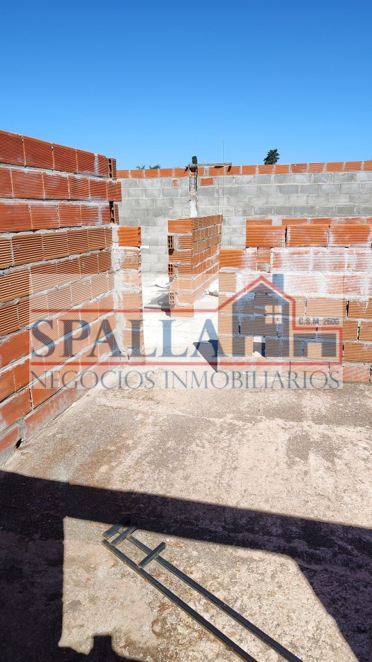 Excelente Galpon - Deposito de 560m2 a la venta, sobre lote de 720m2. Presidente Derqui - Pilar