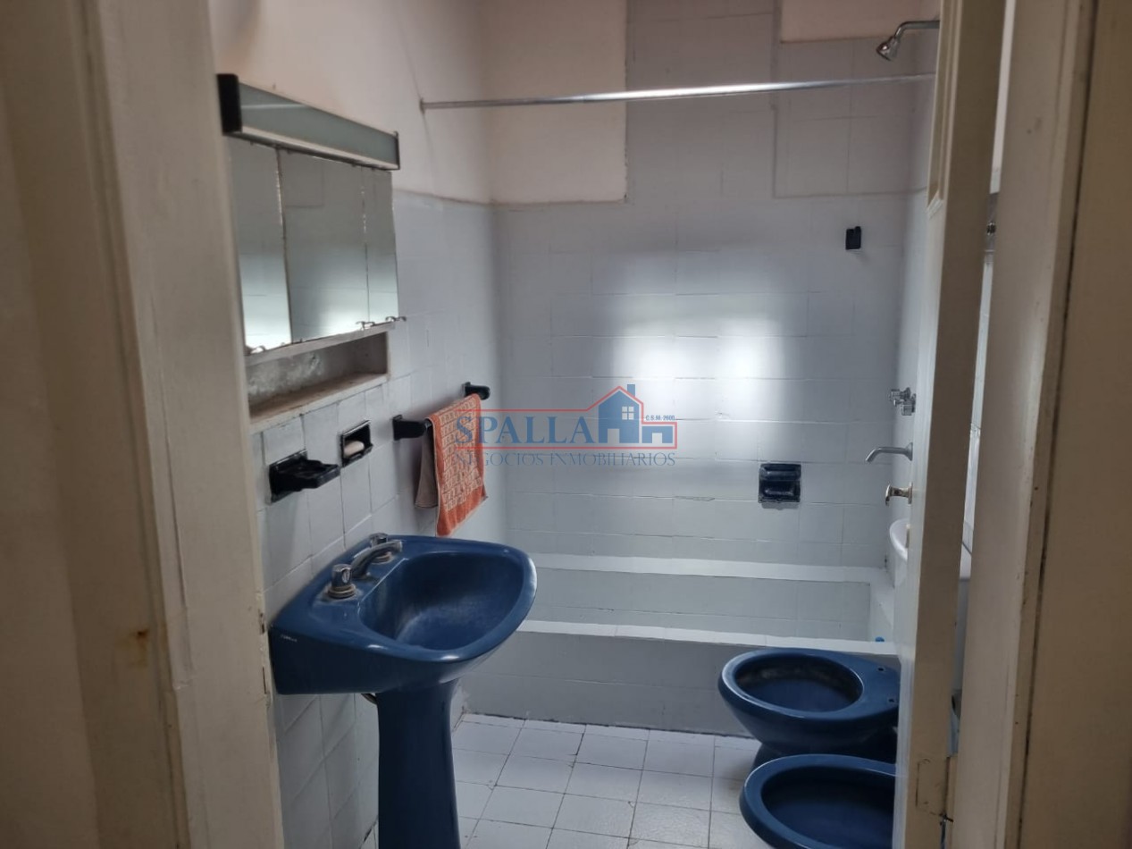 VENTA CASA 4 AMBIENTES CON PARQUE EN VILLA MORRA PILAR