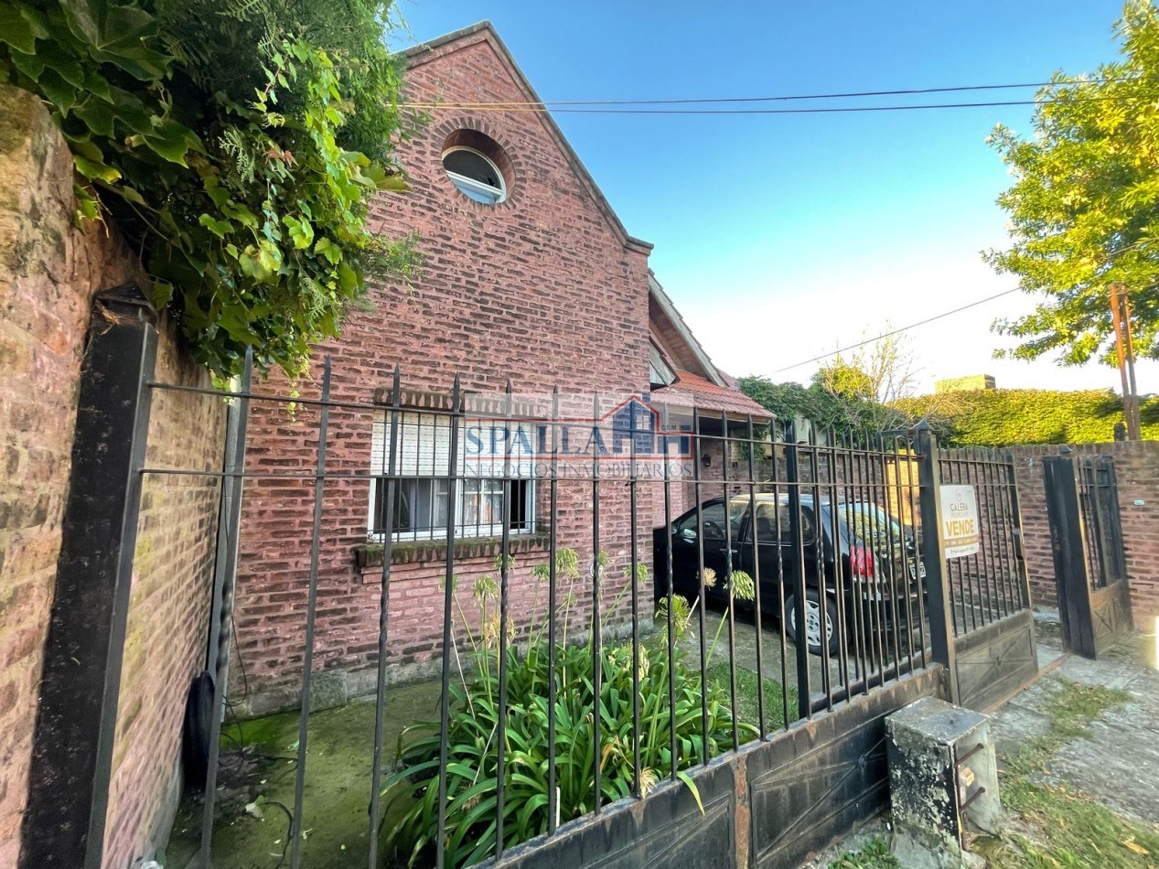 CASA EN VENTA - 4 AMBIENTES - PILAR CENTRO 