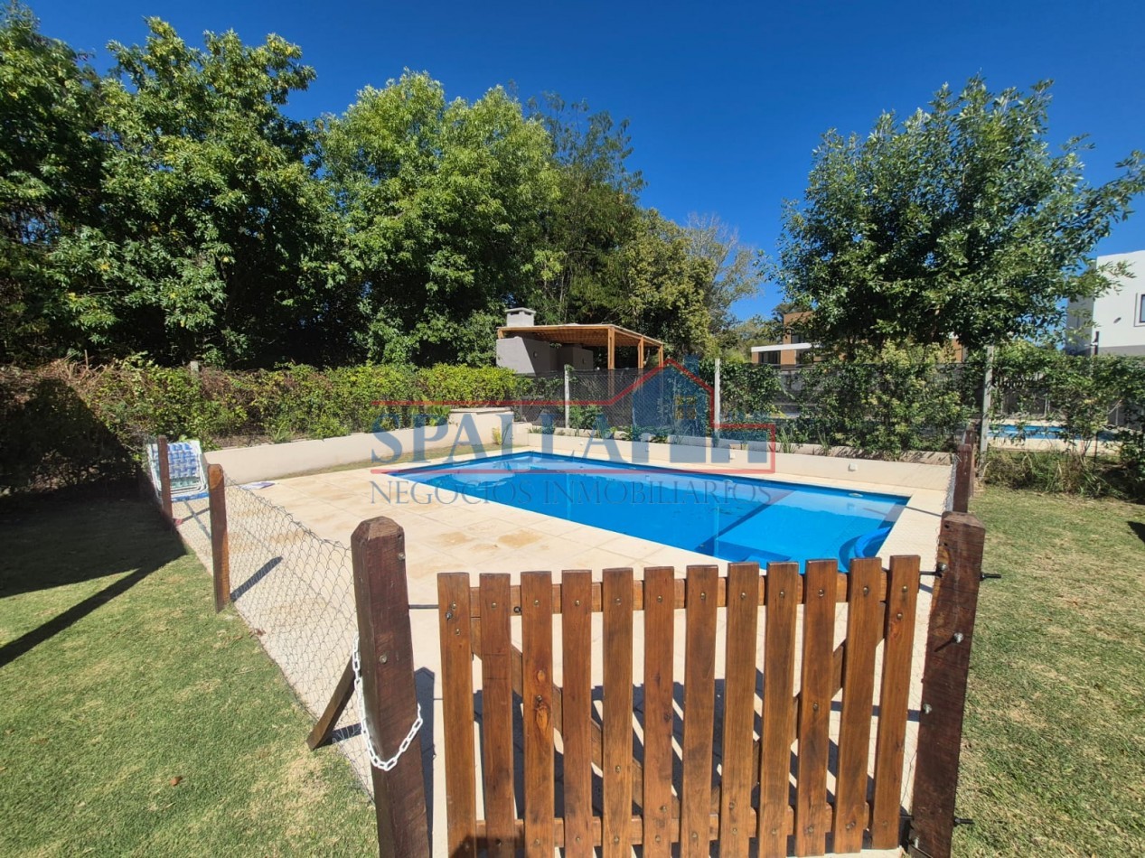 VENTA DUPLEX TRES AMBIENTES SEMI AMOBLADO EN COMPLEJO METZ VILLAGE PILAR