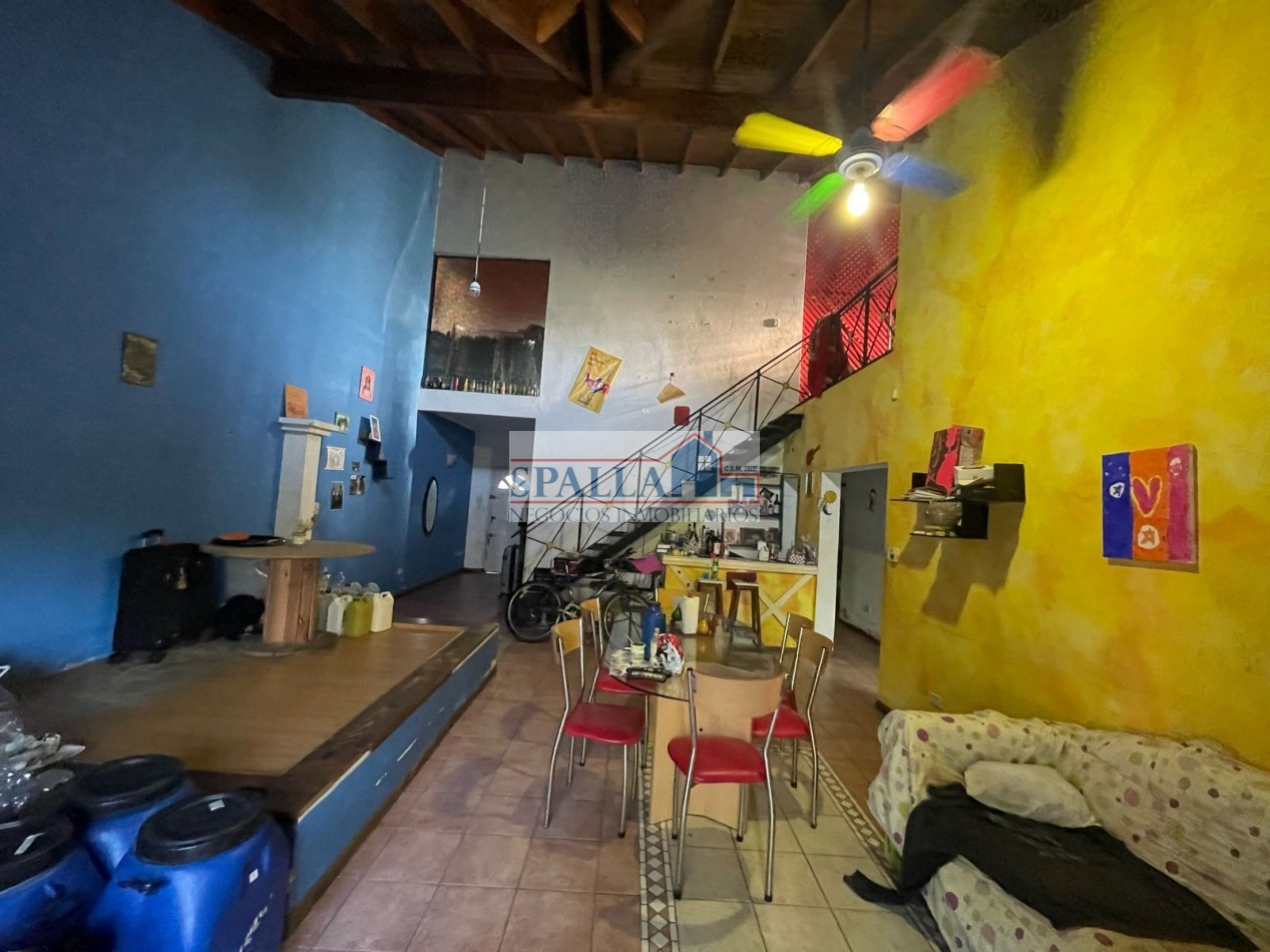 CASA EN VENTA - 4 AMBIENTES - PILAR CENTRO 