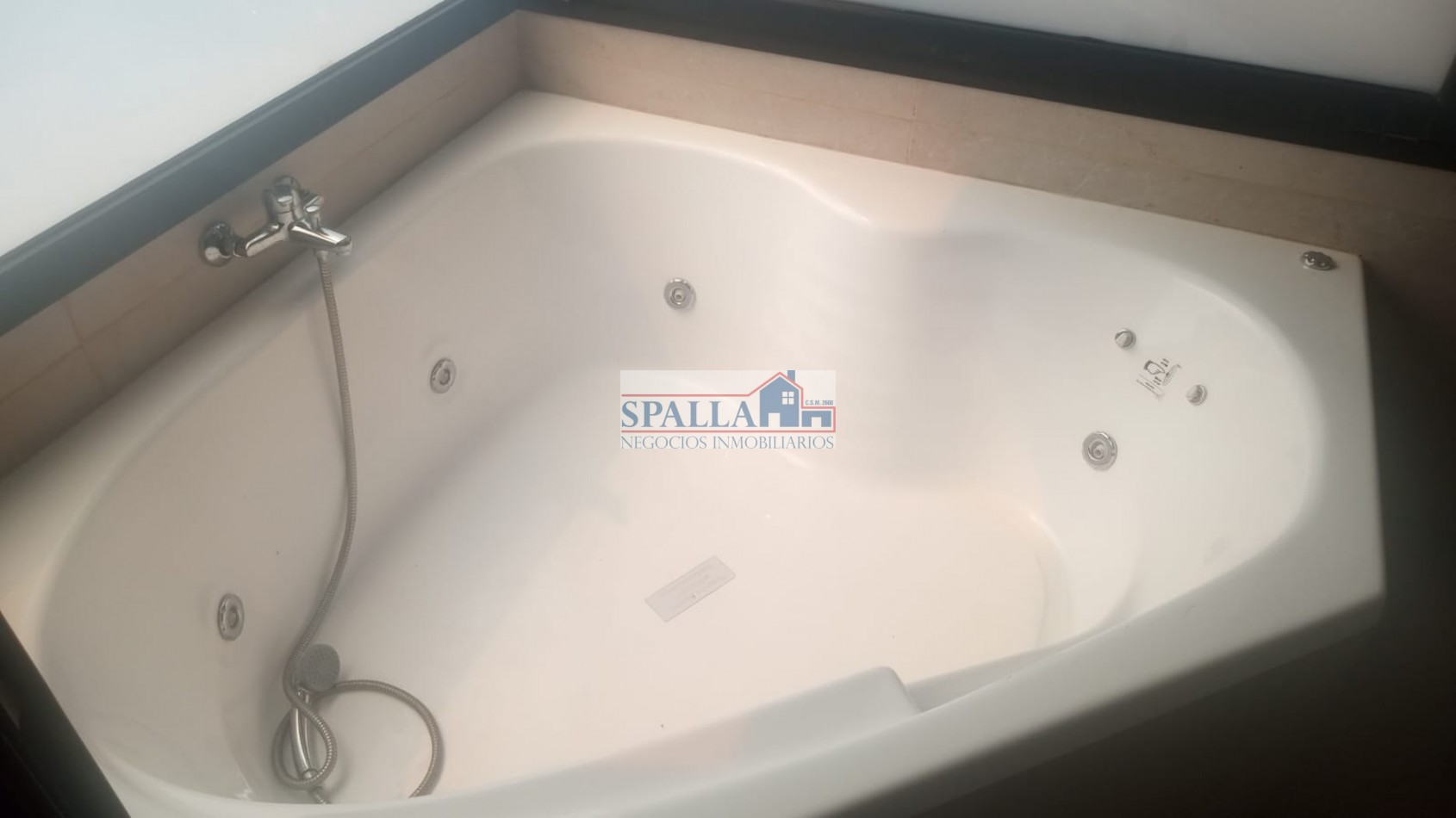 VENTA CASA 4 AMBIENTES EN BARRIO CERRADO LAGOON PILAR