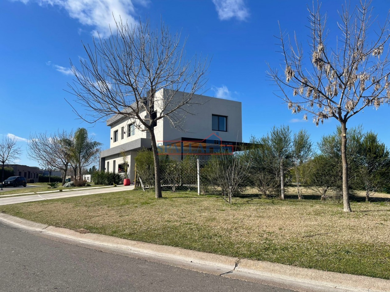 VENTA CASA 5 AMBIENTES AREA 1 BARRIO SAN SEBASTIAN 