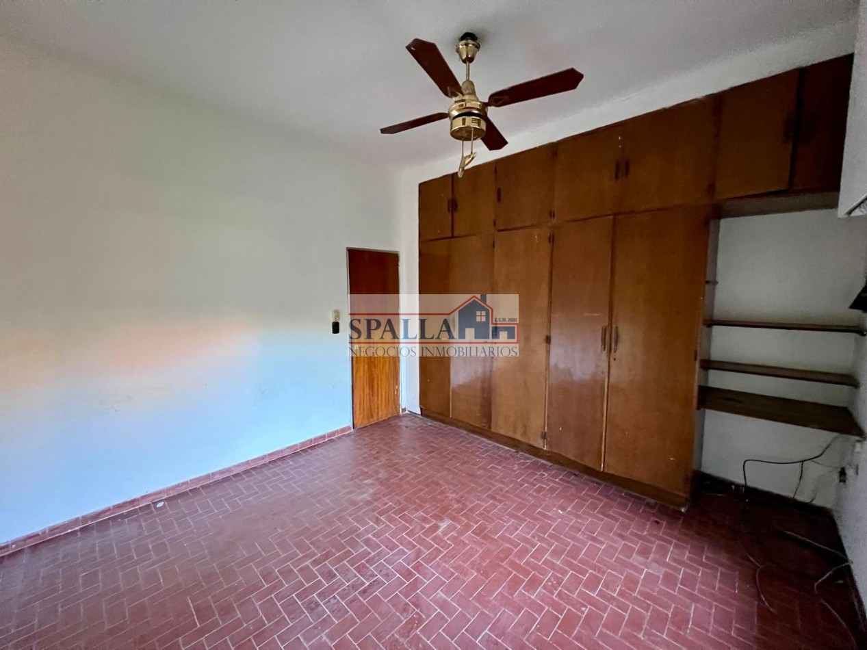 CASA EN VENTA - 4 AMBIENTES CON GALERIA - JOSE C. PAZ 
