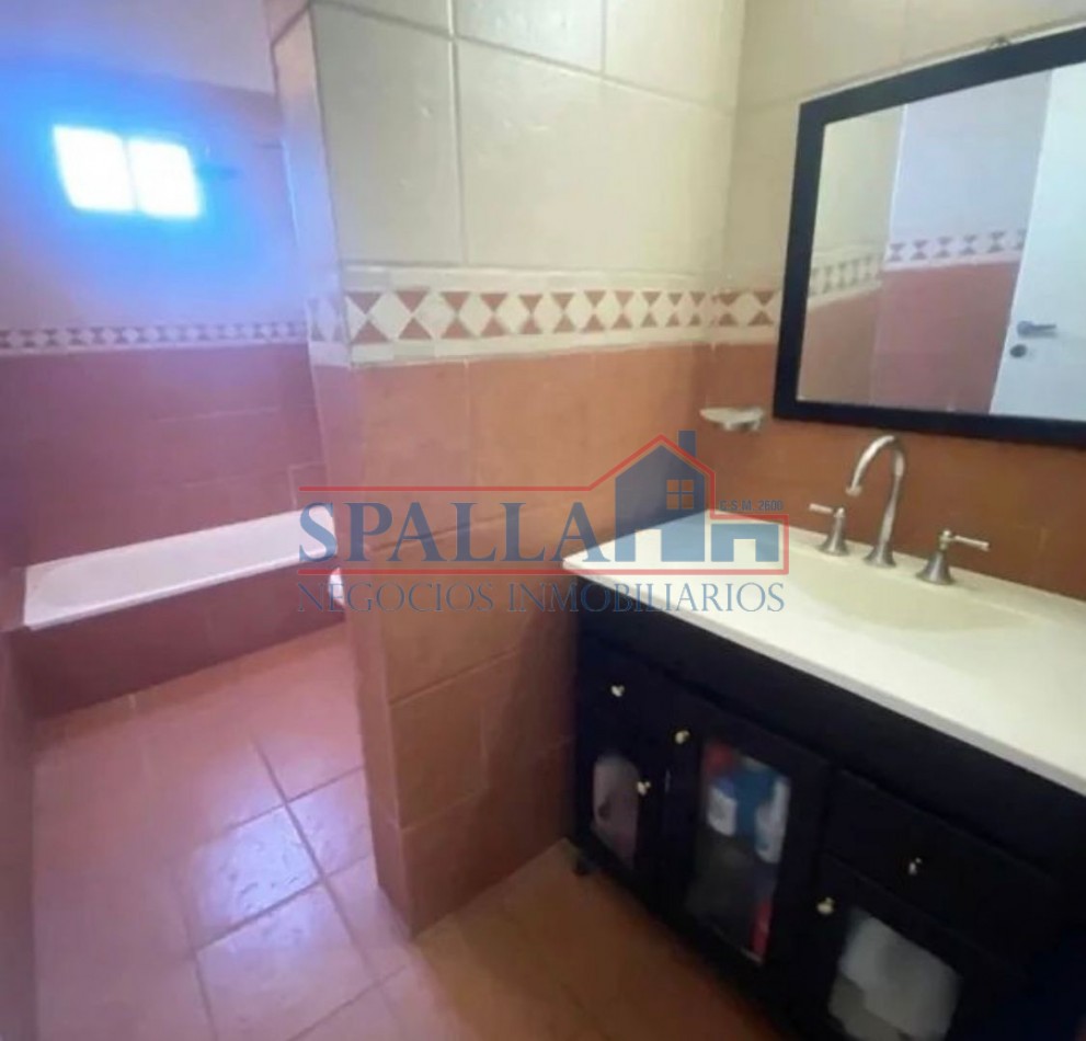 ¡Oportunidad! Casa con Local en Esquina - Jose C. Paz