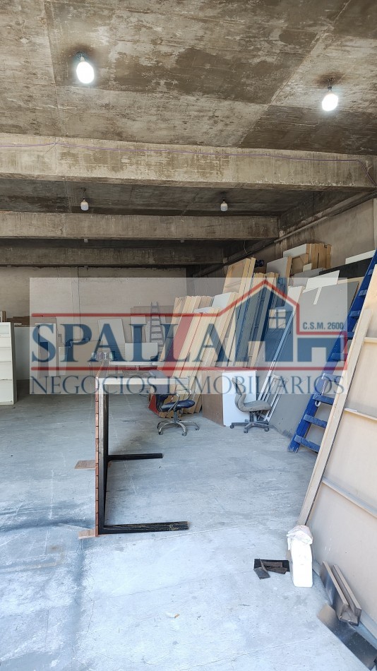 Excelente Galpon - Deposito de 560m2 a la venta, sobre lote de 720m2. Presidente Derqui - Pilar