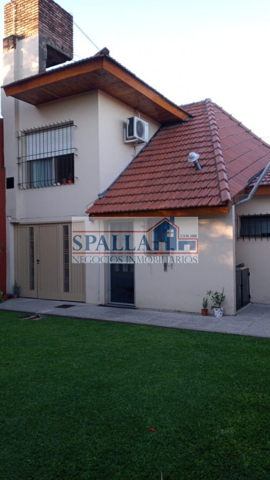 VENTA CASA 4 AMBIENTES - CENTRO DE DERQUI, PILAR - APTO CREDITO