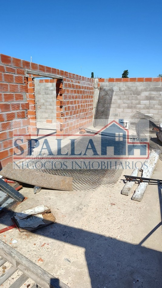 Excelente Galpon - Deposito de 560m2 a la venta, sobre lote de 720m2. Presidente Derqui - Pilar