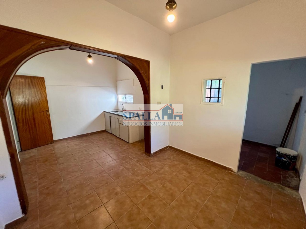 CASA EN VENTA - 4 AMBIENTES CON GALERIA - JOSE C. PAZ 