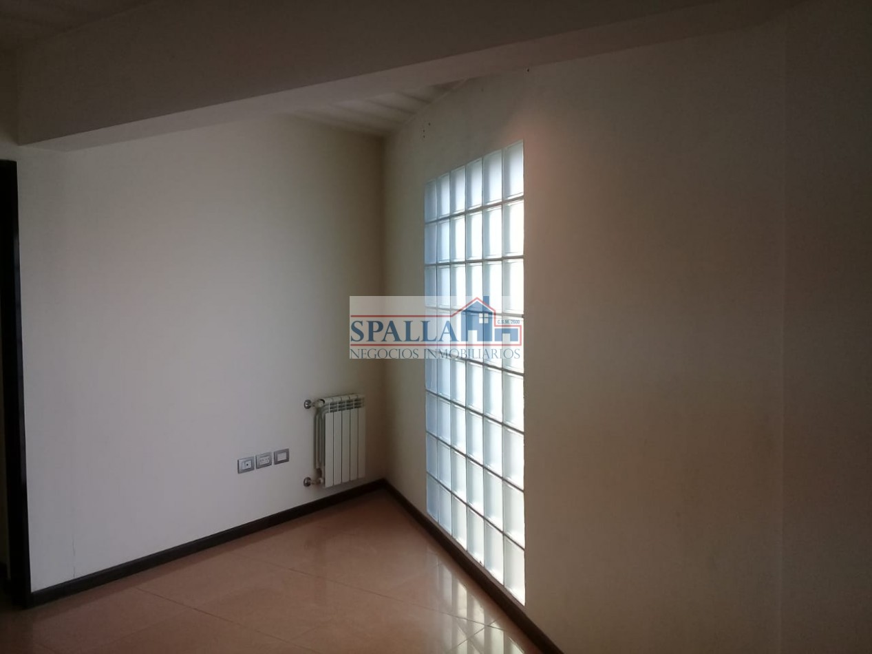 ALQUILER OFICINAS - PLANTA BAJA IDEAL CONSULTORIOS / CALL CENTER O SIMILARES - PANAMERICANA Y GUIDO - PILAR