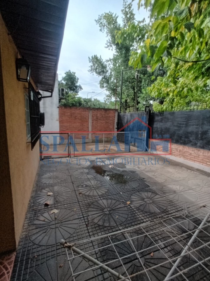 CASA EN VENTA  300 m² SOBRE LOTE PROPIO - A 200 mts RUTA 8 - LOCAL + GALPON - JOSE C. PAZ - ACEPTA FINANCIACION