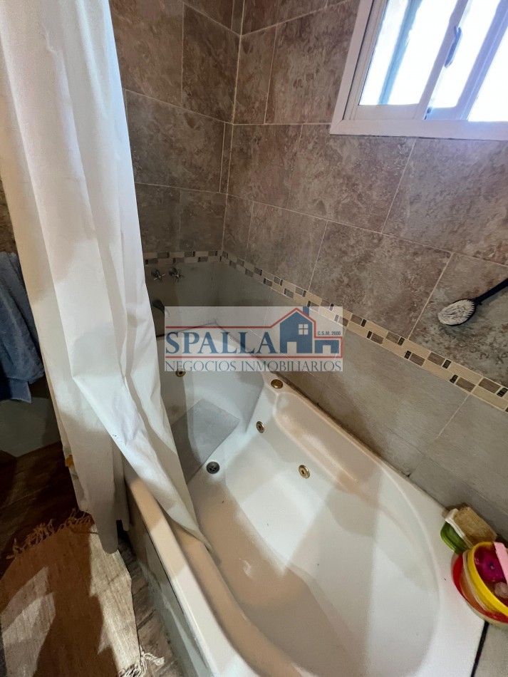 CASA EN VENTA EN JOSE C PAZ, 4 AMBIENTES CON PILETA