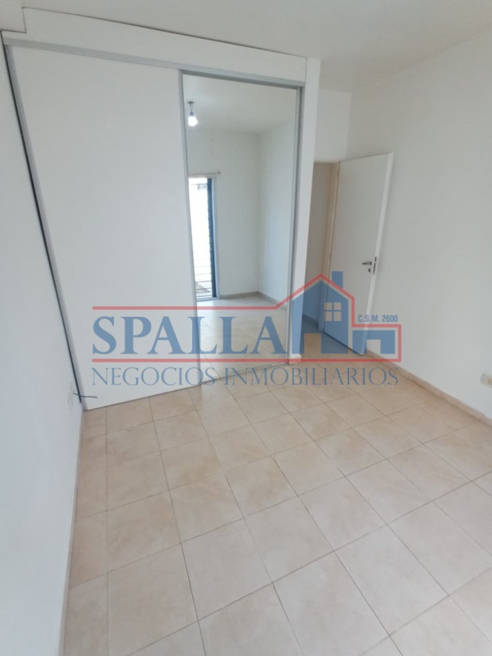 VENTA DE DEPARTAMENTO DOS AMBIENTES CON COHERA CUBIERTA , EXCELENTE UBICACION EN SAN MIGUEL