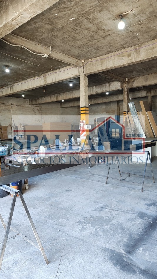 Excelente Galpon - Deposito de 560m2 a la venta, sobre lote de 720m2. Presidente Derqui - Pilar