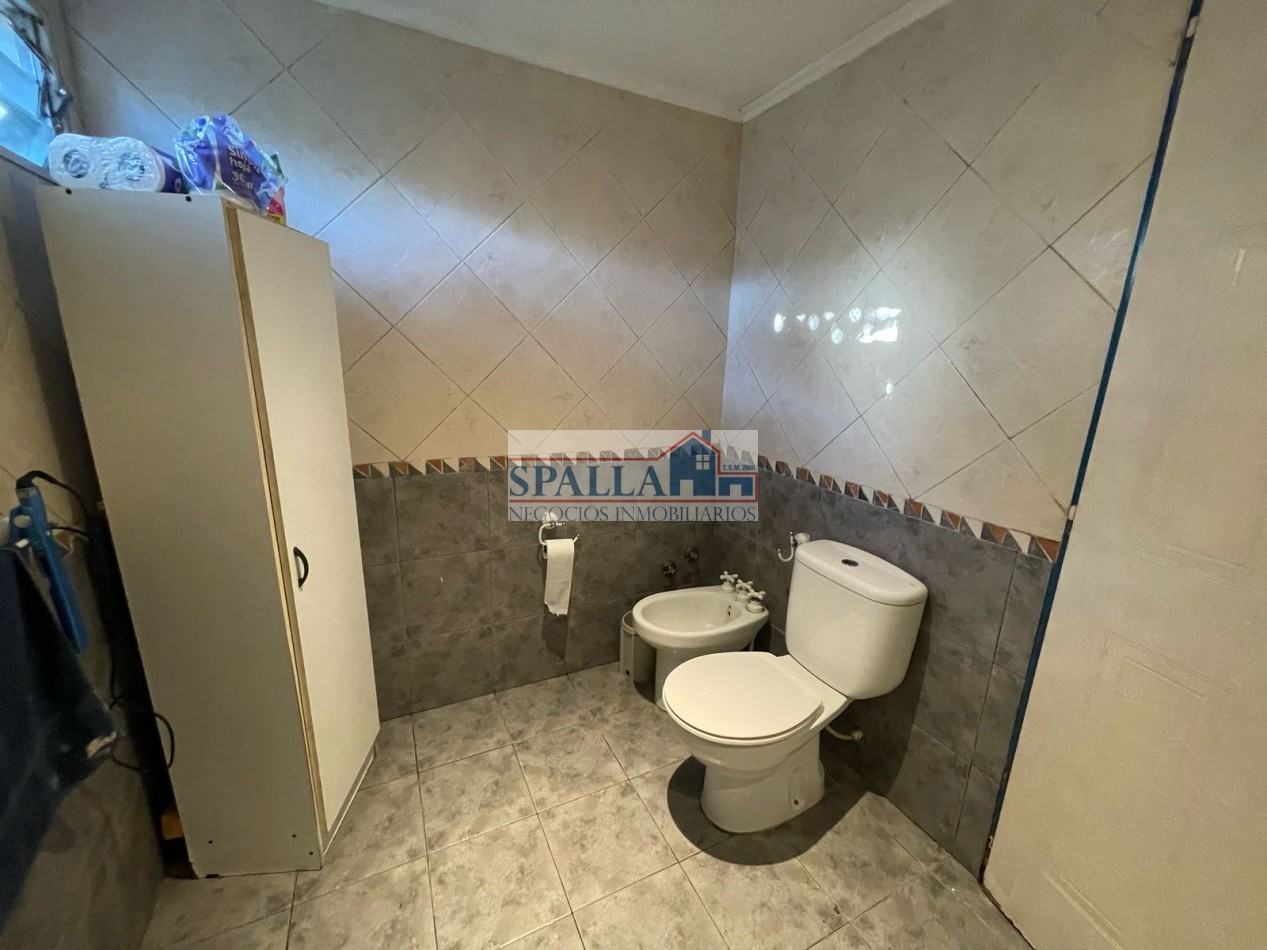 CASA EN VENTA - 4 AMBIENTES - PILAR CENTRO 