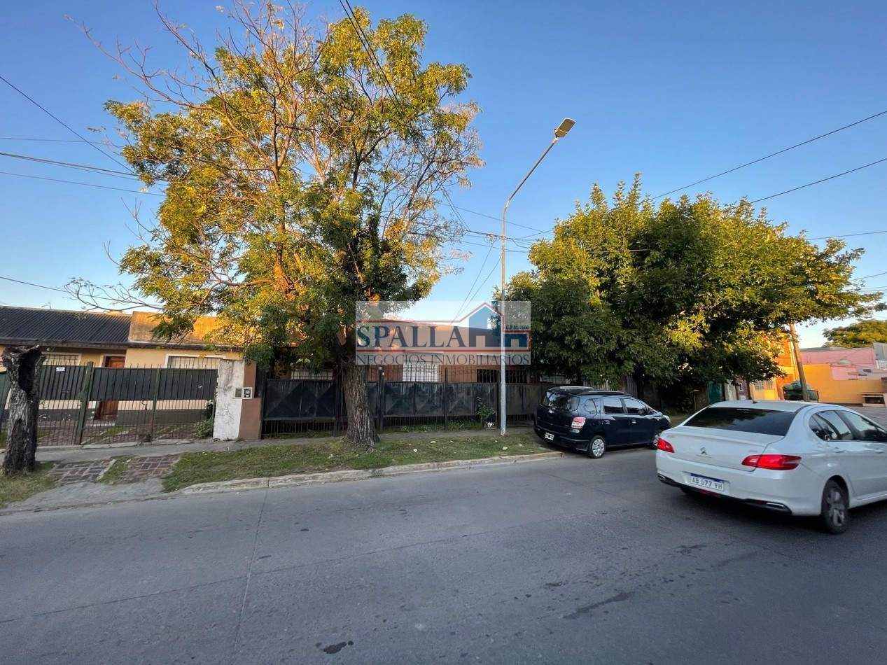 VENTA CASA 4 AMBIENTES PILAR CENTRO A REFACCIONAR