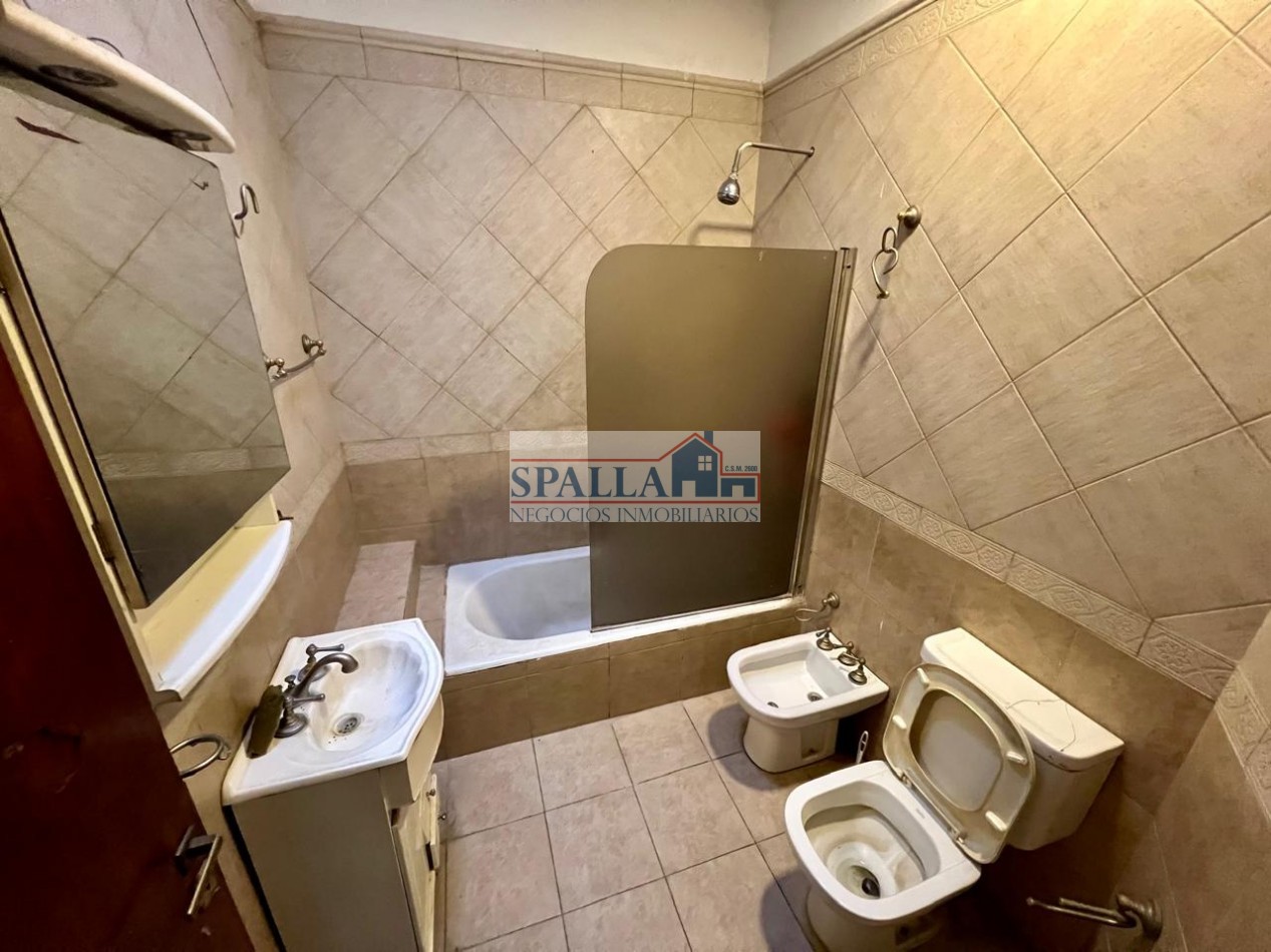 CASA EN VENTA - 4 AMBIENTES CON GALERIA - JOSE C. PAZ 