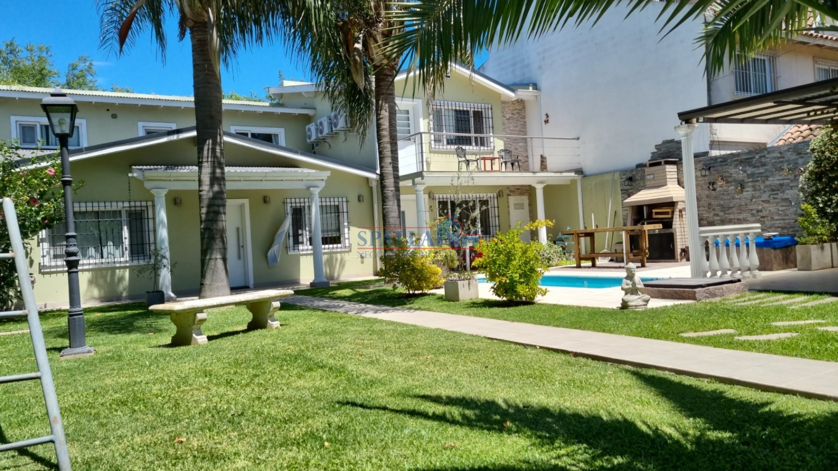 Casa 4 Ambientes con Piscina, 3 Suites y Garage Excelente Ubicacion en Pilar