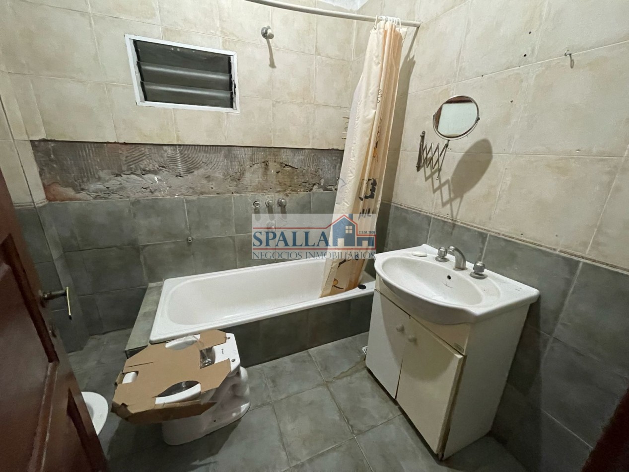 VENTA CASA 4 AMBIENTES PILAR CENTRO A REFACCIONAR