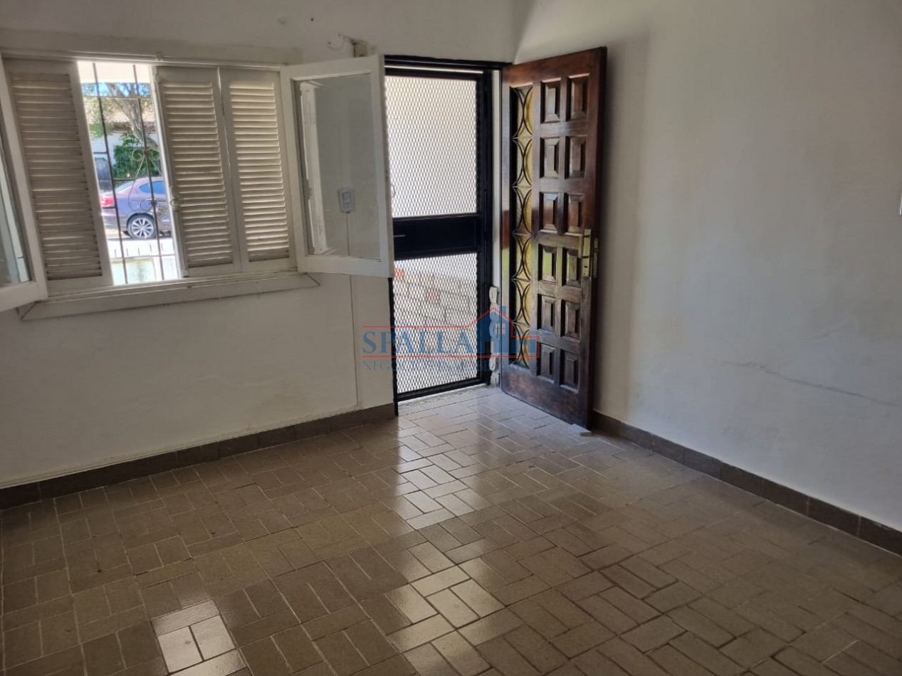 VENTA CASA 4 AMBIENTES CON PARQUE EN VILLA MORRA PILAR