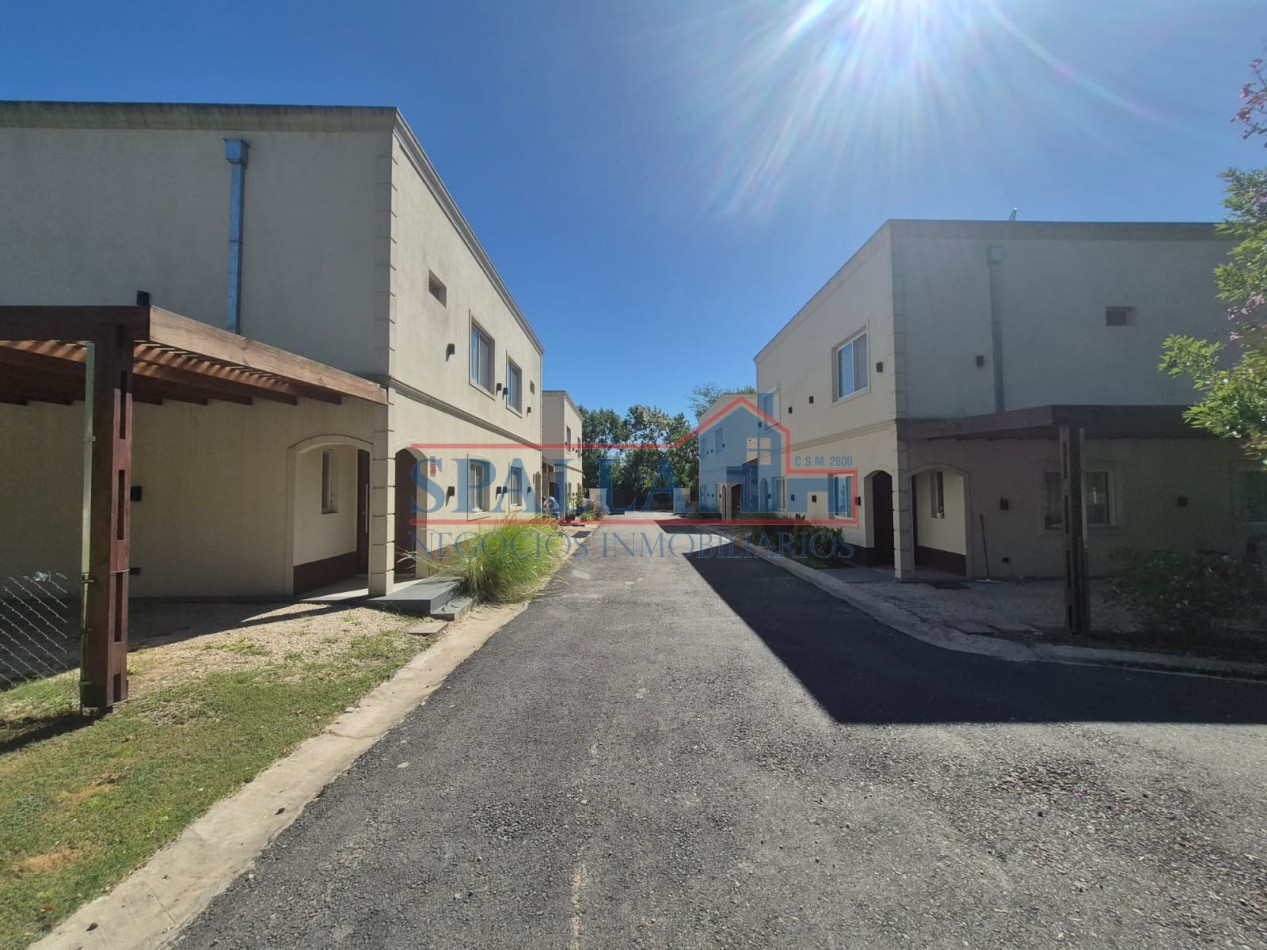 VENTA DUPLEX TRES AMBIENTES SEMI AMOBLADO EN COMPLEJO METZ VILLAGE PILAR