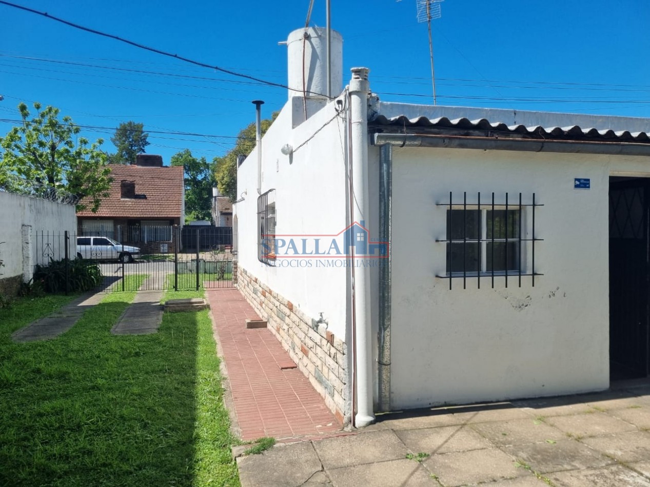 VENTA CASA 4 AMBIENTES CON PARQUE EN VILLA MORRA PILAR