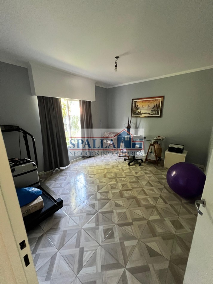 CASA EN VENTA EN JOSE C PAZ, 4 AMBIENTES CON PILETA