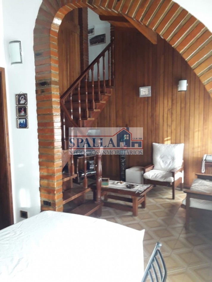 VENTA CASA 4 AMBIENTES - CENTRO DE DERQUI, PILAR - APTO CREDITO