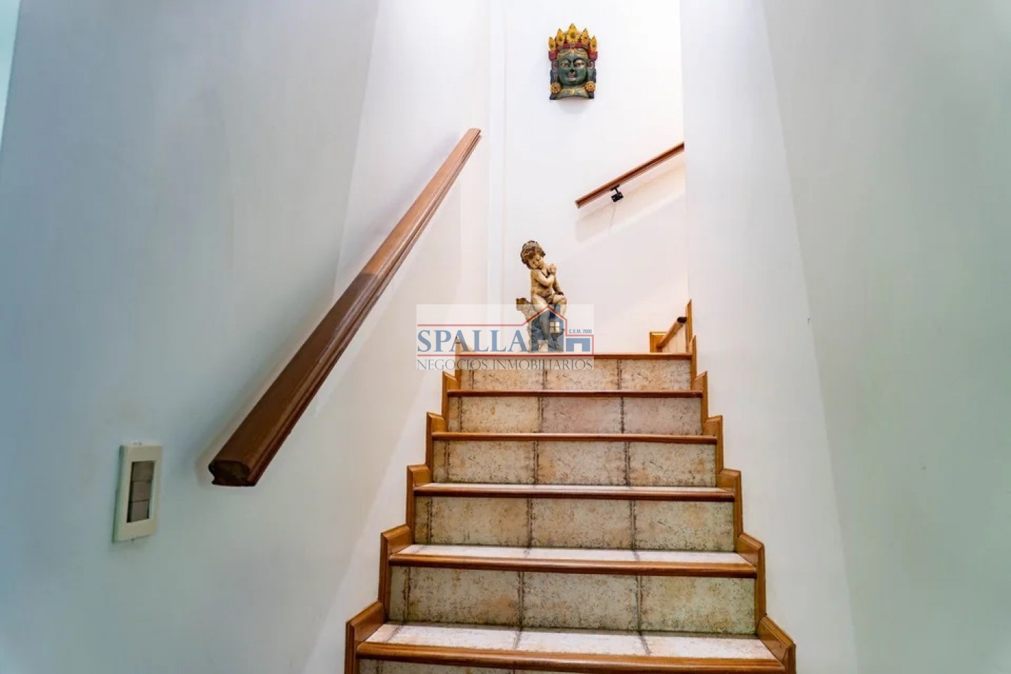 LA MASIA CASA EN VENTA DE 5 AMBIENTES CON AMPLIO JARDIN Y PILETA - APTO CREDITO