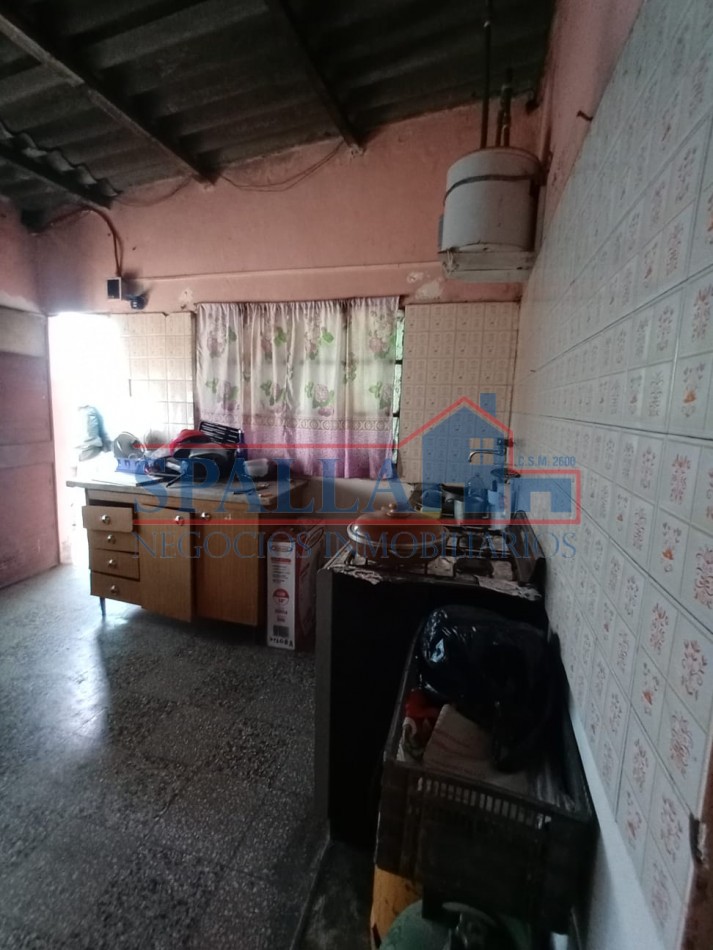 CASA 4 AMBIENTES EN VENTA- ESQUINA ESTRATEGICA Y ZONA MUY TRANSITADA, GRAND BOURG.