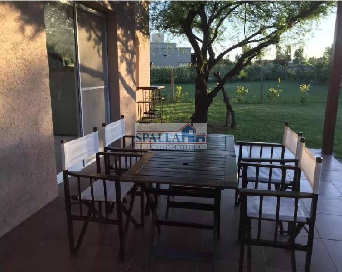 VENTA CASA 4 AMBIENTES BARRIO SAN ALFONSO PILAR DEL ESTE CON RENTA