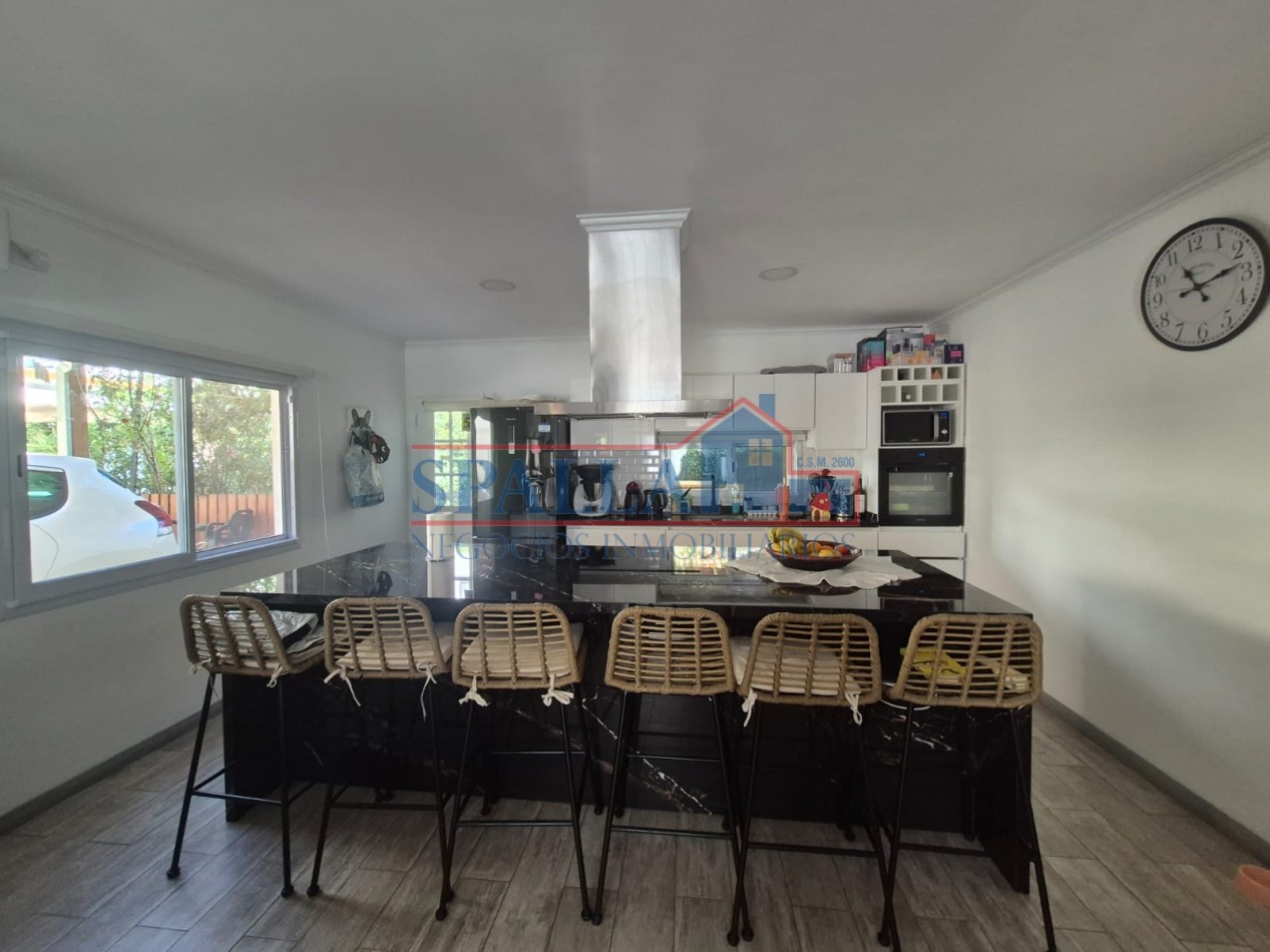 VENTA DUPLEX TRES AMBIENTES SEMI AMOBLADO EN COMPLEJO METZ VILLAGE PILAR