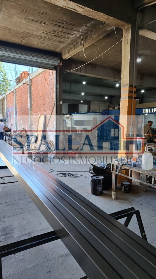 Excelente Galpon - Deposito de 560m2 a la venta, sobre lote de 720m2. Presidente Derqui - Pilar