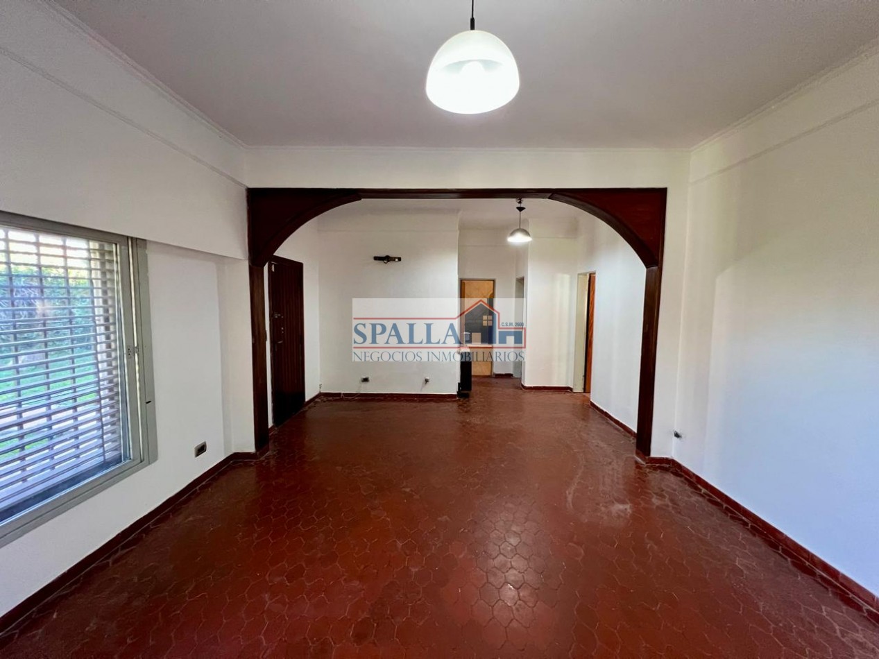 CASA EN VENTA - 4 AMBIENTES CON GALERIA - JOSE C. PAZ 