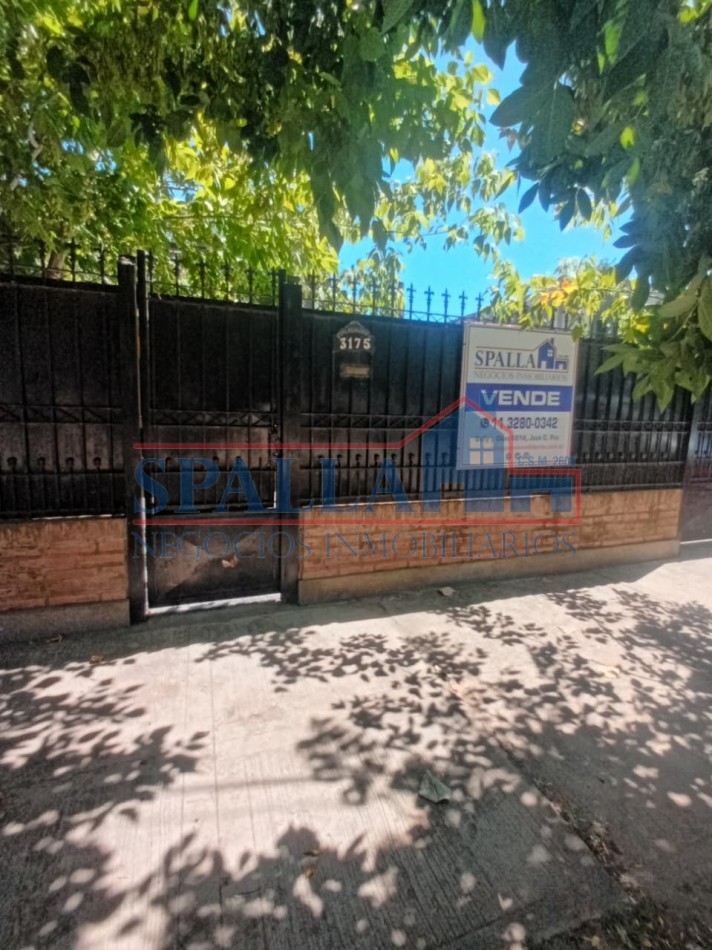 CASA EN VENTA  300 m² SOBRE LOTE PROPIO - A 200 mts RUTA 8 - LOCAL + GALPON - JOSE C. PAZ - ACEPTA FINANCIACION