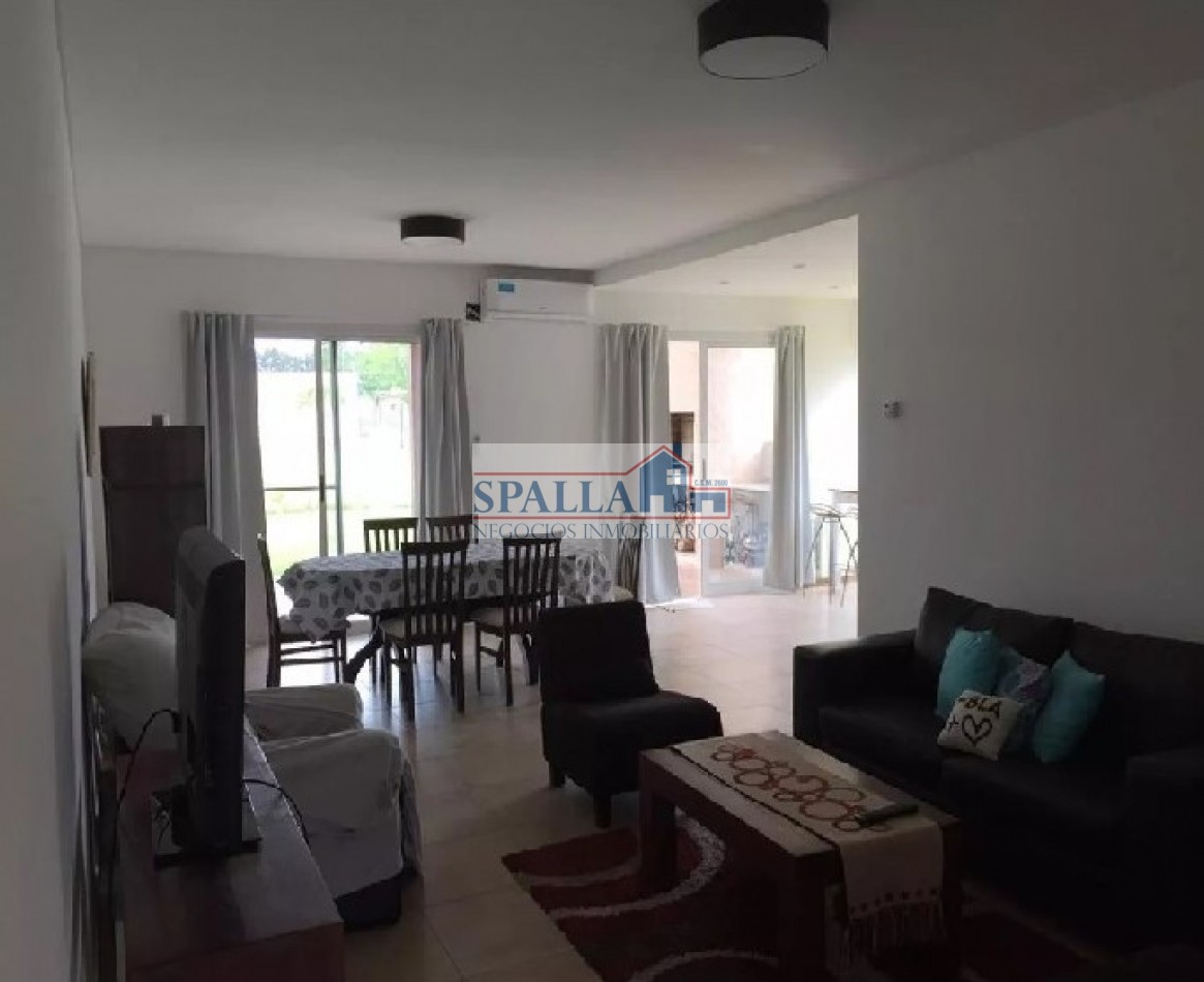VENTA CASA 4 AMBIENTES BARRIO SAN ALFONSO PILAR DEL ESTE CON RENTA