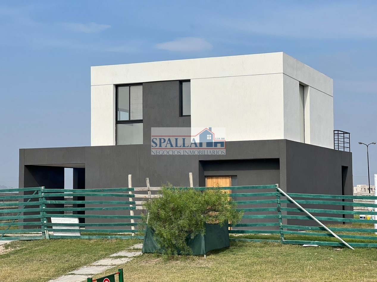 CASA EN VENTA SAN SEBASTIAN A ESTRENAR AREA 1 CON RENTA