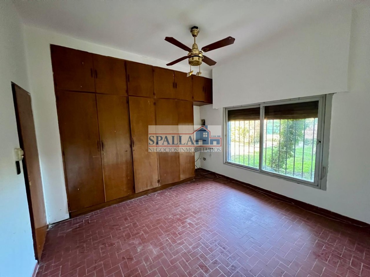 CASA EN VENTA - 4 AMBIENTES CON GALERIA - JOSE C. PAZ 