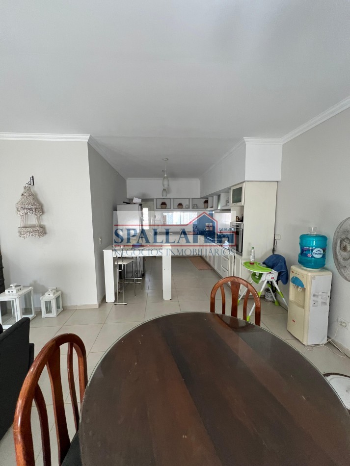 CASA EN VENTA EN JOSE C PAZ, 4 AMBIENTES CON PILETA