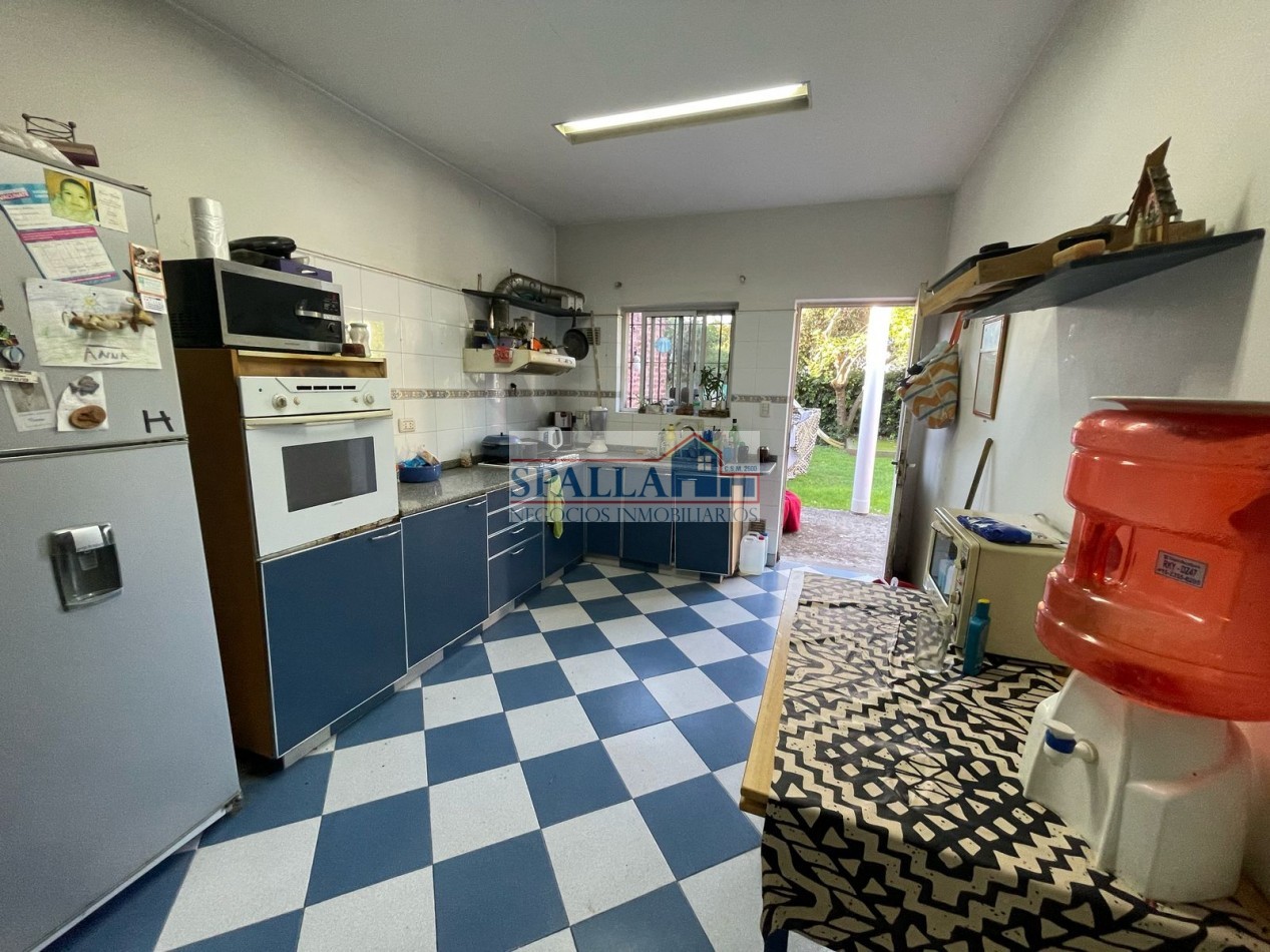 CASA EN VENTA - 4 AMBIENTES - PILAR CENTRO 