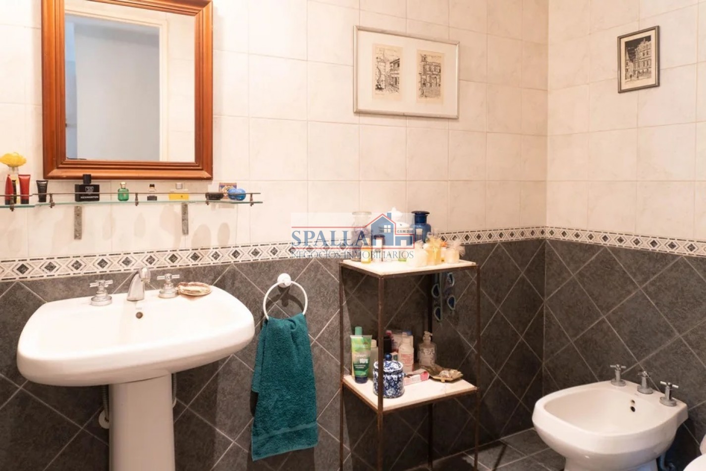 LA MASIA CASA EN VENTA DE 5 AMBIENTES CON AMPLIO JARDIN Y PILETA - APTO CREDITO