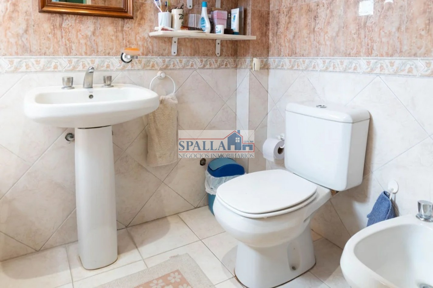 LA MASIA CASA EN VENTA DE 5 AMBIENTES CON AMPLIO JARDIN Y PILETA - APTO CREDITO