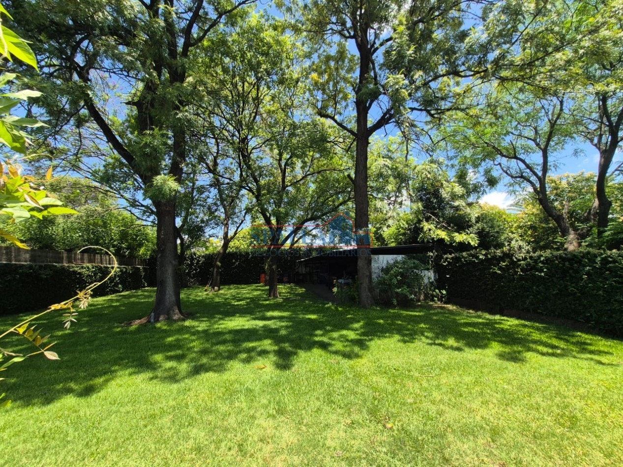 VENTA LOCAL COMERCIAL CON ESTACIONAMIENTO PROPIO PILAR CENTRO