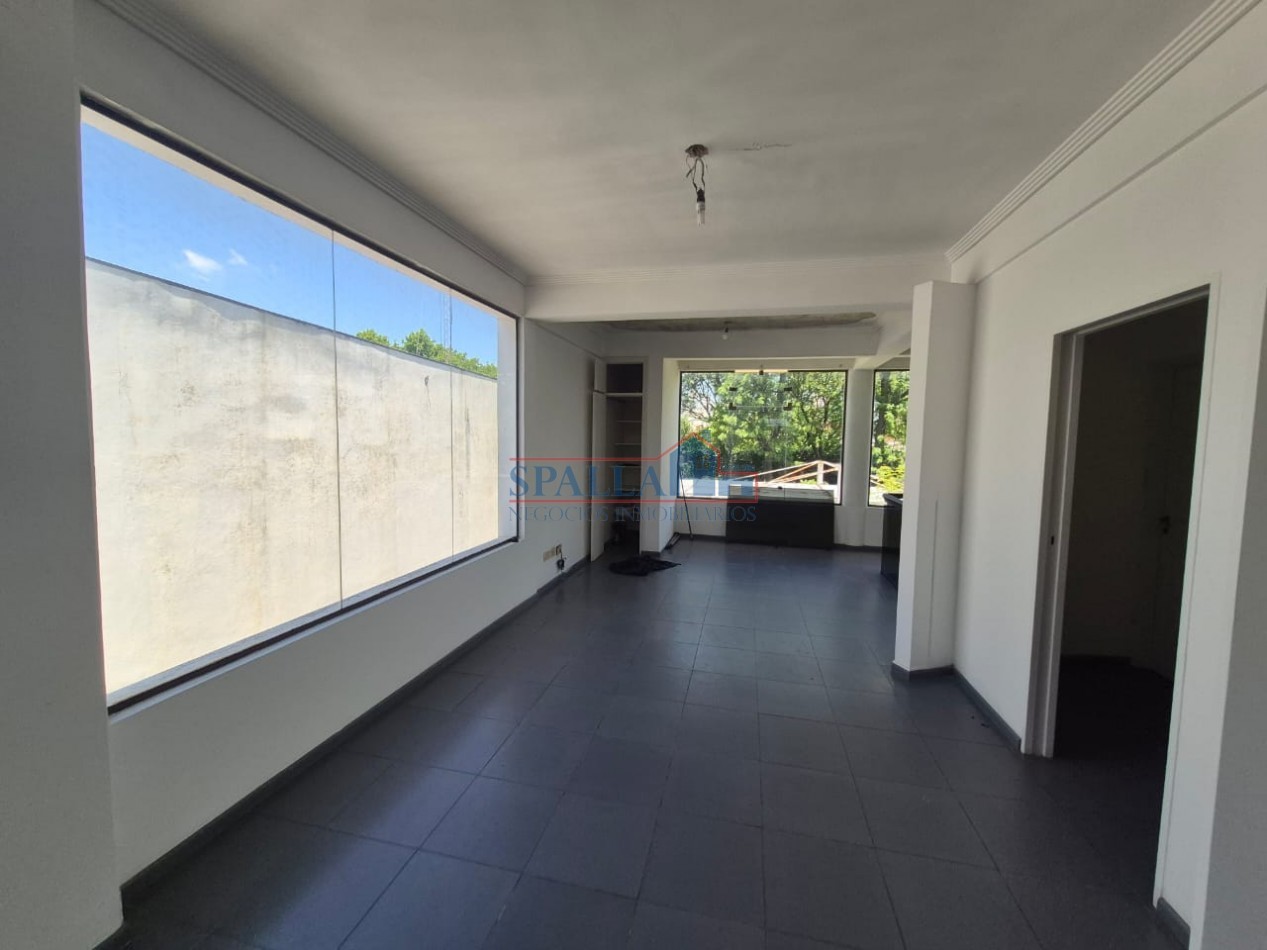 VENTA LOCAL COMERCIAL CON ESTACIONAMIENTO PROPIO PILAR CENTRO